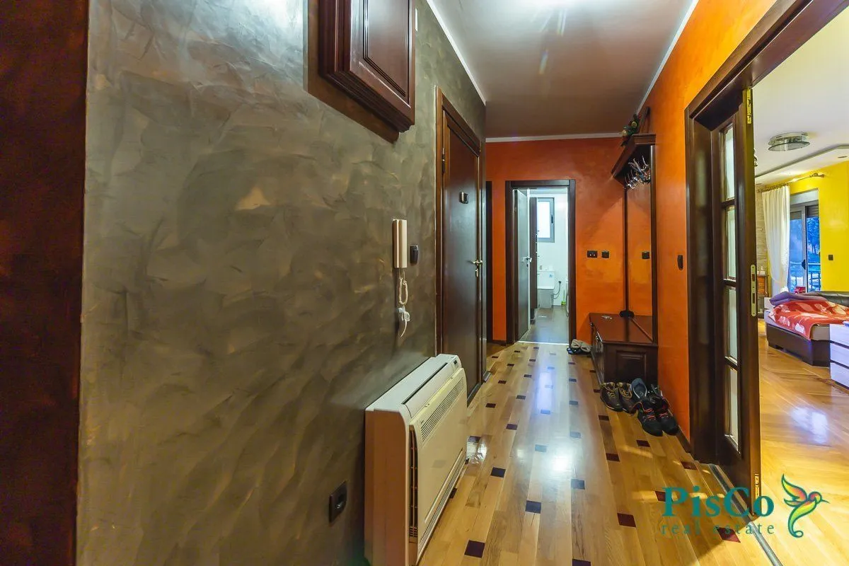 Prodaja, četvorosoban stan, 130m², Preko Morače, Podgorica