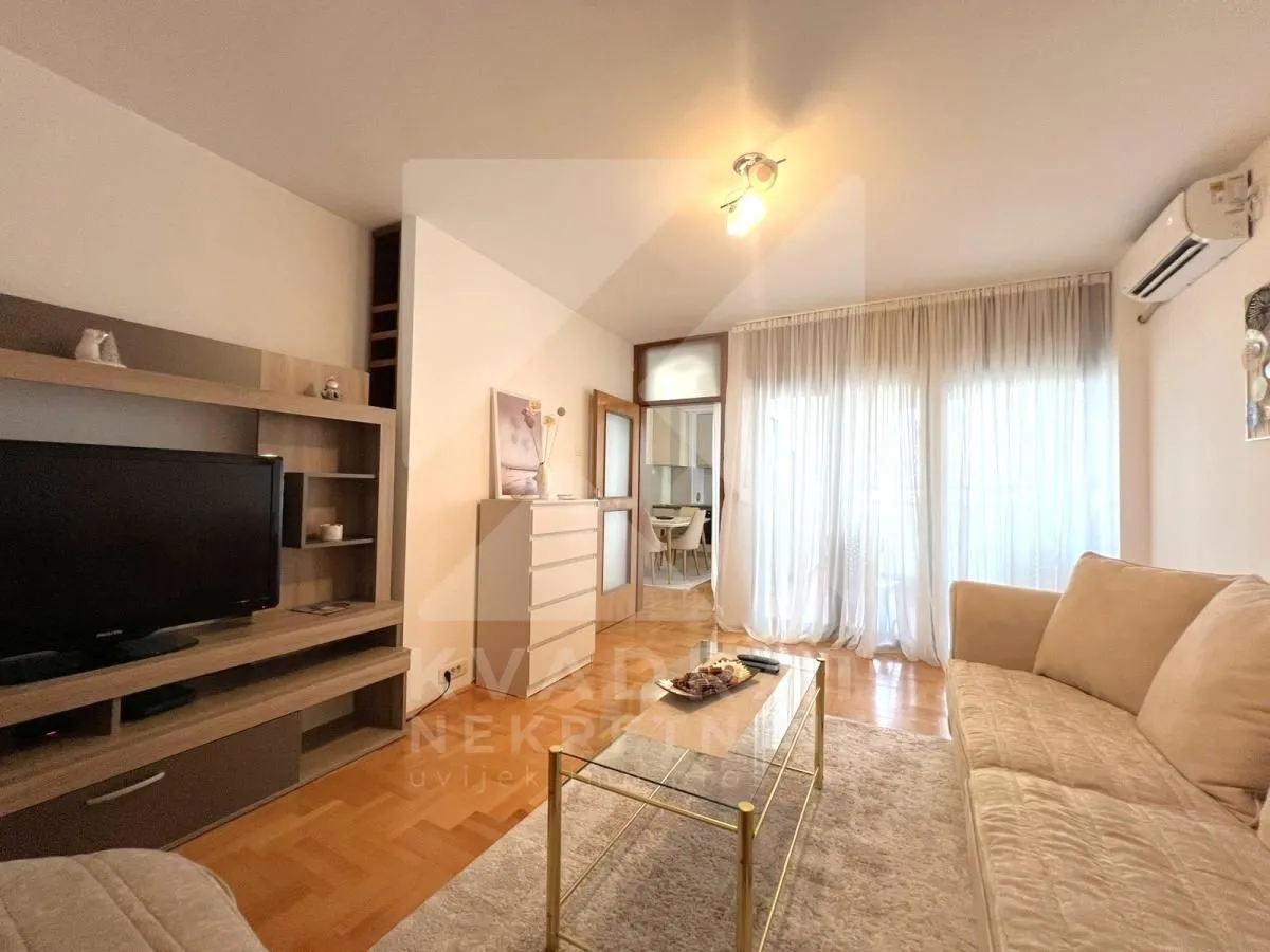 Rent, one bedroom apartment, 60m², Blok 6, Podgorica