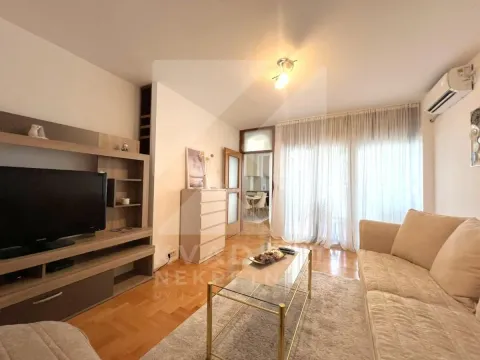 Rent, one bedroom apartment, 60m², Blok 6, Podgorica - image 2