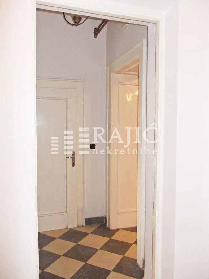 Rent, four bedroom apartment, 110m², Stari Grad, Beograd