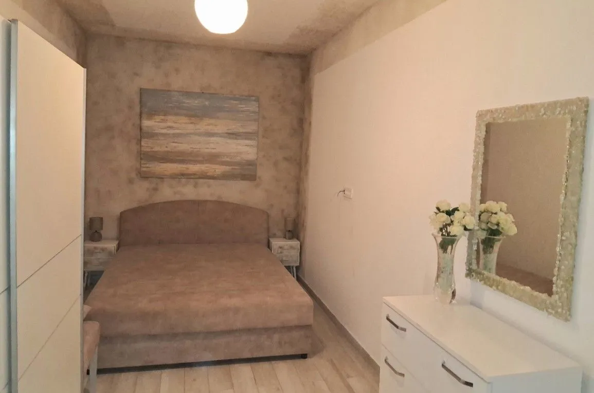 Izdavanje, jednosoban stan, 54m², Dobrota, Kotor