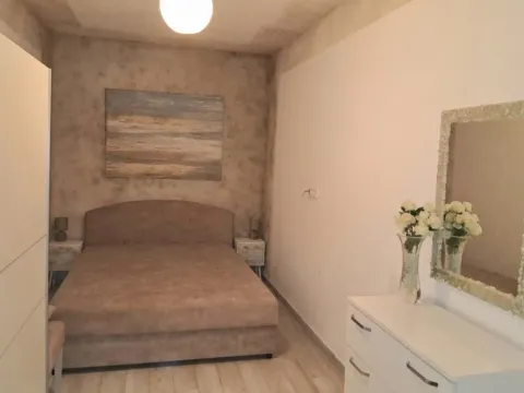 Izdavanje, jednosoban stan, 54m², Dobrota, Kotor - image 5