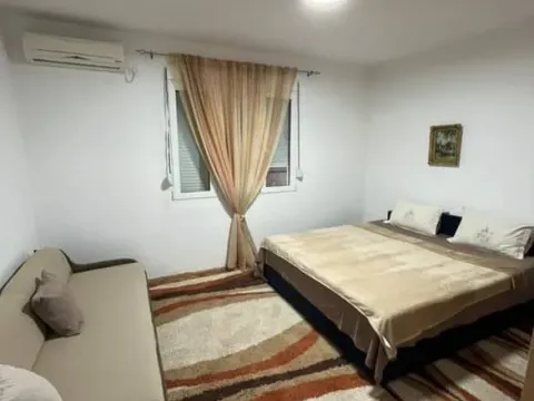 Izdavanje, dvosoban stan, 90m², Dalmatinska ulica, Podgorica - image 5