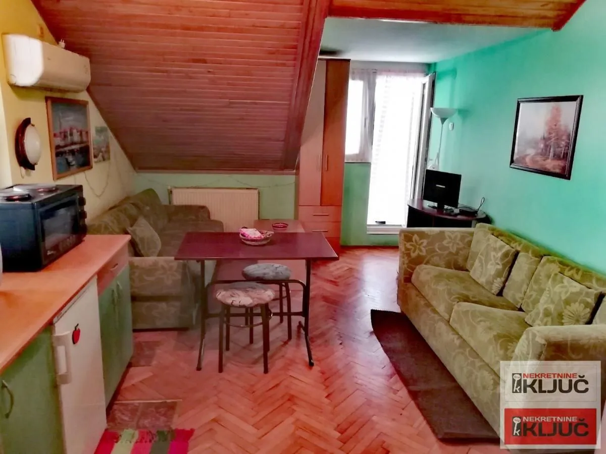 Izdavanje, garsonjera, 35m², Bulevar Oslobodjenja, Novi Sad Sve Podlokacije