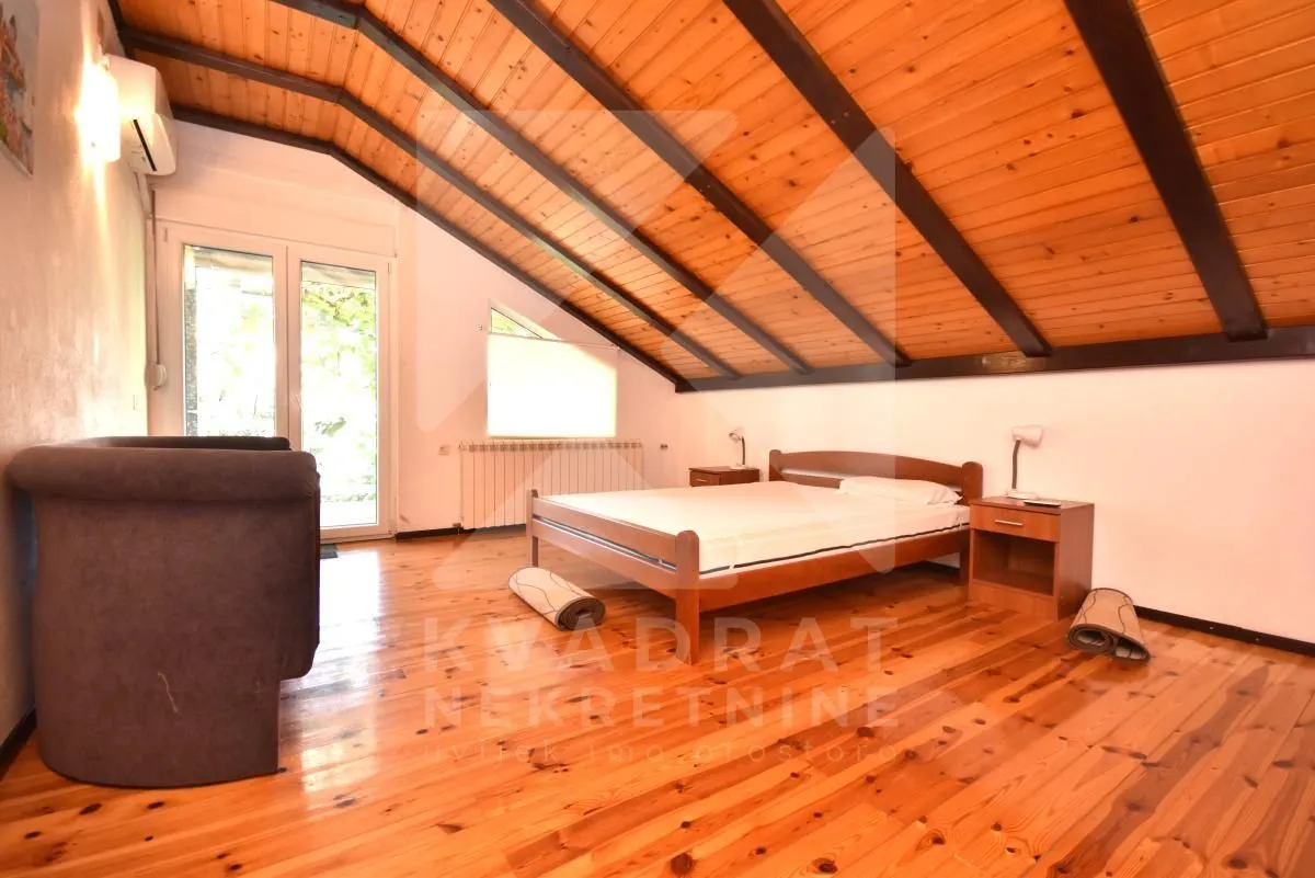 Izdavanje, kuća, 250m², Stari Aerodrom, Podgorica