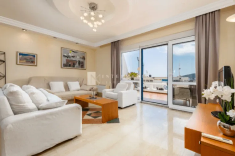 Izdavanje, jednosoban stan, 92m², Centar, Herceg Novi
