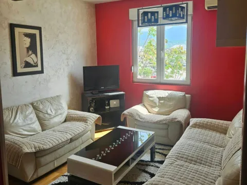 Izdavanje, jednosoban stan, 37m², Stari Aerodrom, Podgorica - image 1