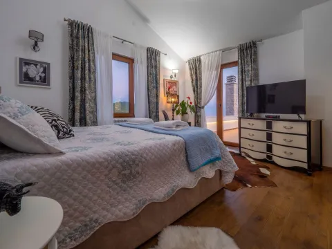 Rent, house, 200m², Zagora, Kotor - image 17