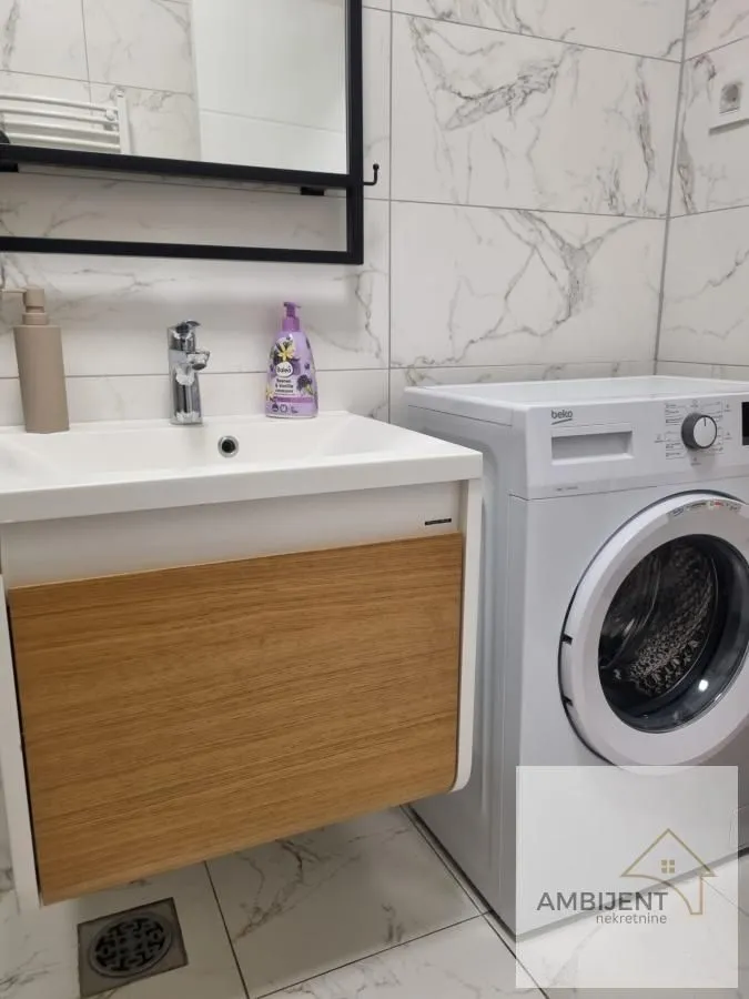 Izdavanje, trosoban stan, 55m², Šumice, Beograd