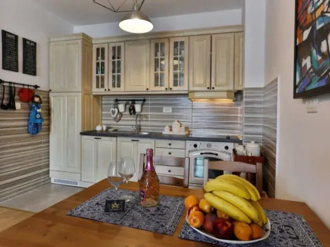 Daily-rent, two bedroom apartment, 60m², Centar, Budva - image 2