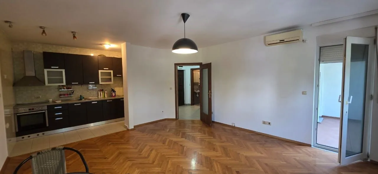 Prodaja, trosoban stan, 87m², Blok 9, Podgorica