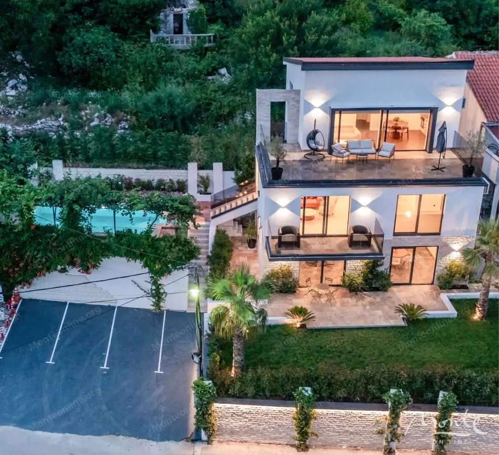 Sale, house, 300m², Markovići, Budva