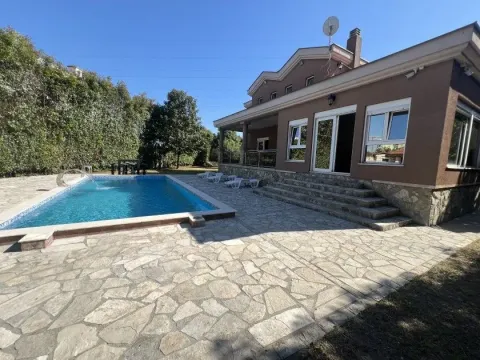 Izdavanje, kuća, 330m², Golubovci, Podgorica - image 3