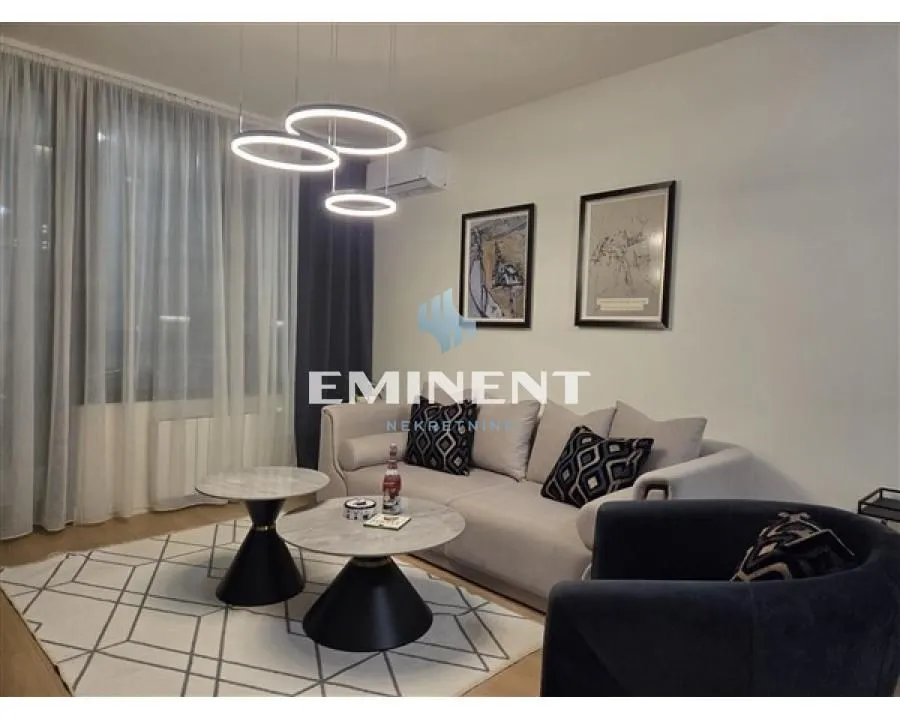 Izdavanje, trosoban stan, 74m², Savski Venac, Beograd