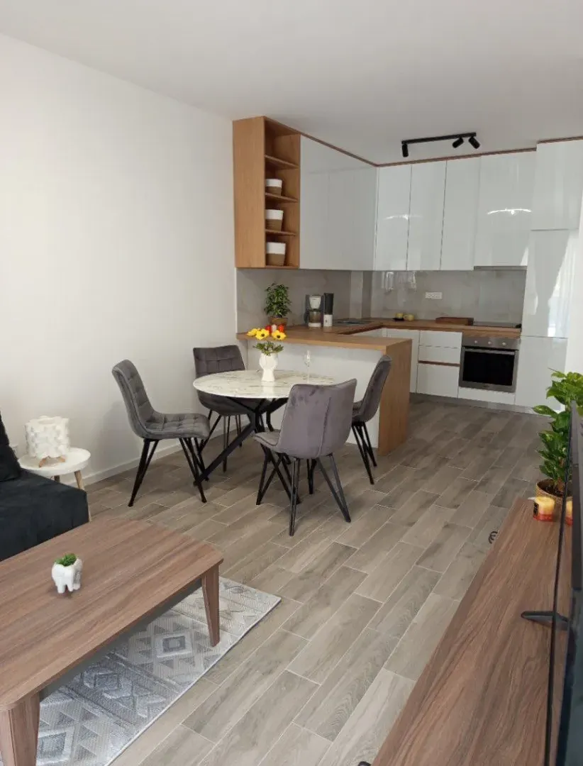 Izdavanje, jednosoban stan, 50m², Radanovići, Kotor