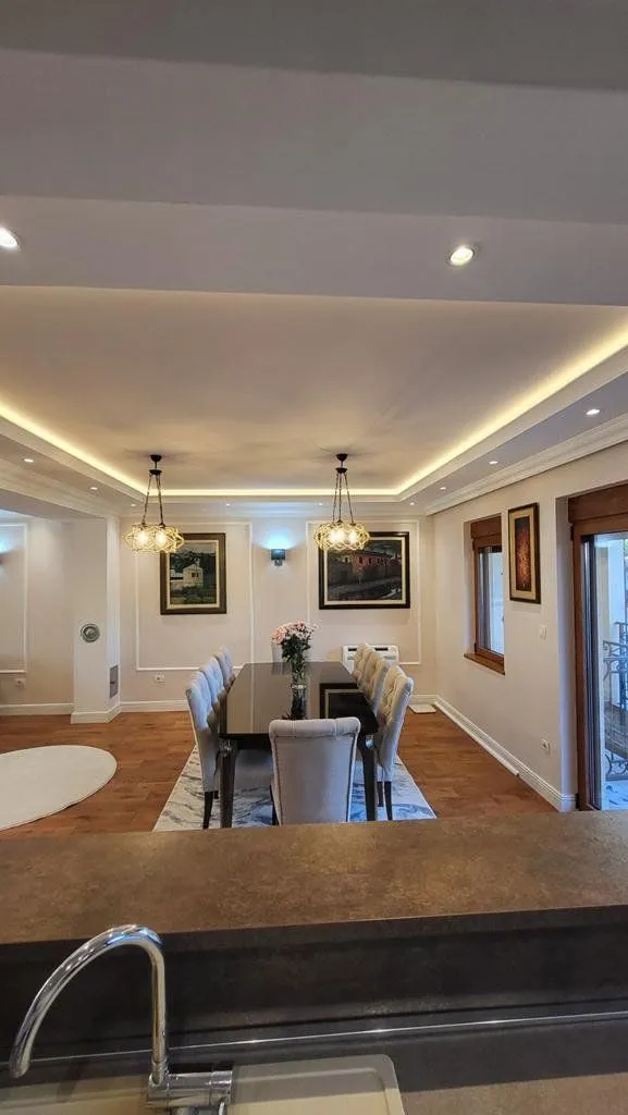 Rent, house, 280m², Stara Varoš, Podgorica