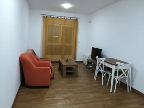 Izdavanje, jednosoban stan, 42m², Centar, Budva - image 3