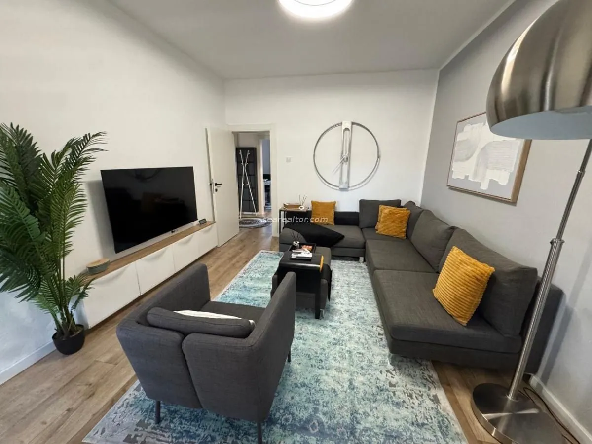 Izdavanje, jednosoban stan, 60m², Centar, Tivat