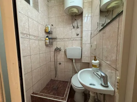 Izdavanje, jednosoban stan, 25m², Centar, Budva - image 12