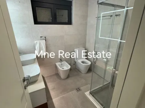 Izdavanje, kuća, 230m², Vranići, Podgorica - image 4