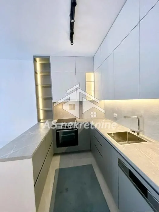 Rent, three bedroom apartment, 60m², Vračar Sve Podlokacije, Beograd