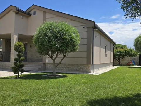 Izdavanje, kuća, 136m2, Donji Kokoti, Podgorica Izdavanje, kuća, 136m2, Donji Kokoti, Podgorica