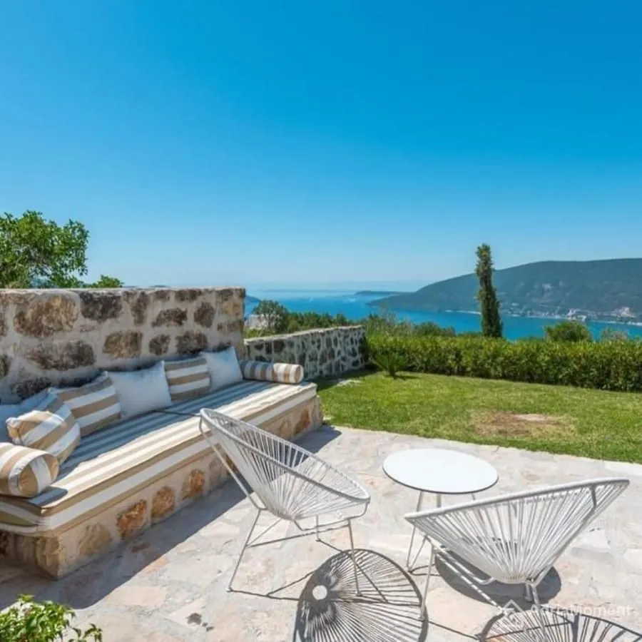 Prodaja, kuća, 380m², Herceg Novi, Crna Gora