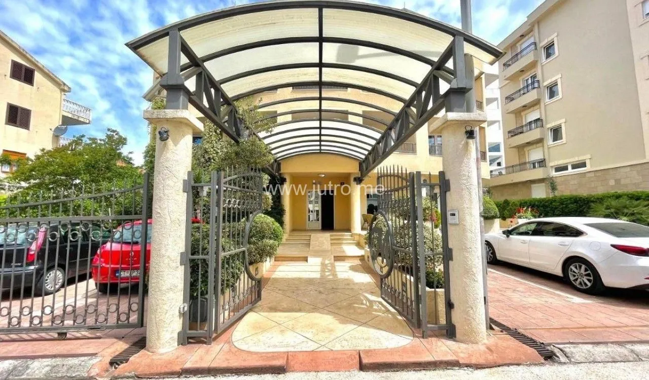 Prodaja, ugostiteljski objekat, 1300m², Centar, Budva