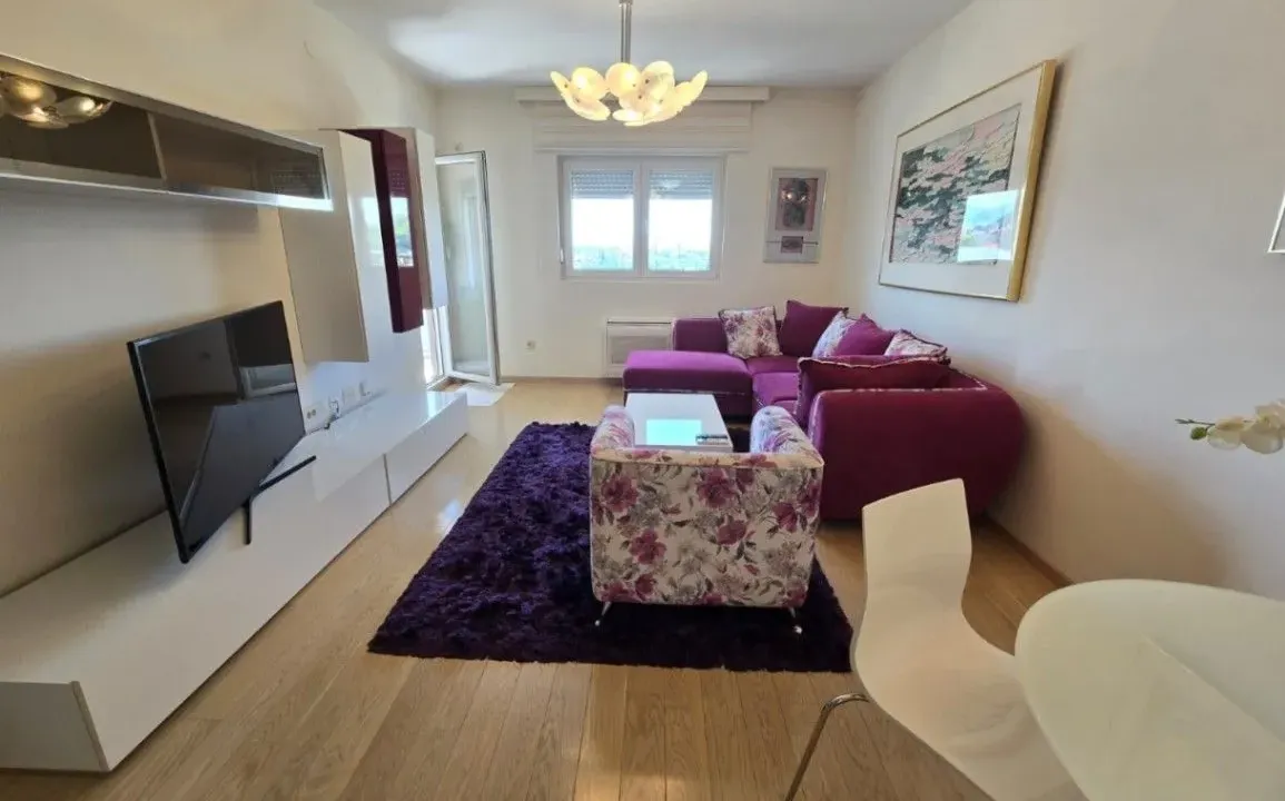 Izdavanje, dvosoban stan, 72m², City Kvart, Podgorica