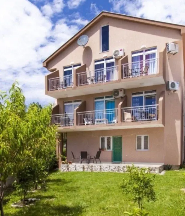 Izdavanje, kuća, 42m², Jaz, Budva