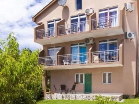 Izdavanje, kuća, 42m², Jaz, Budva