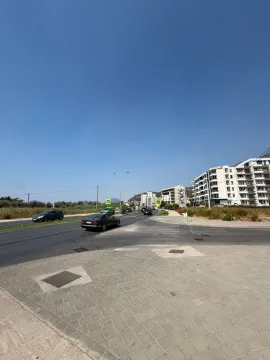 Pogled na ulicu i stambene zgrade u naselju. - image 17