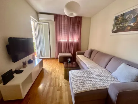 Izdavanje, jednosoban stan, 43m², City Kej, Podgorica - image 2