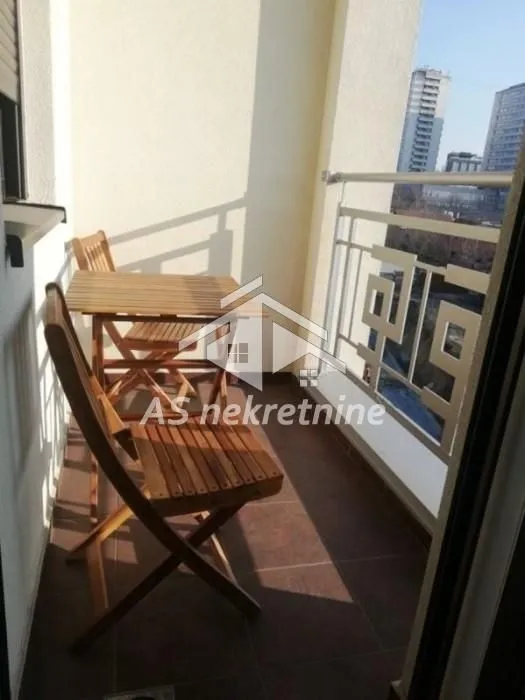 Izdavanje, dvosoban stan, 49m², Hala Pionir, Palilula Sve Podlokacije