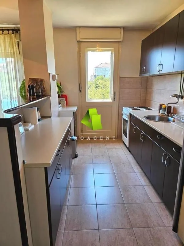 Prodaja, trosoban stan, 75m², Medijana, Niš