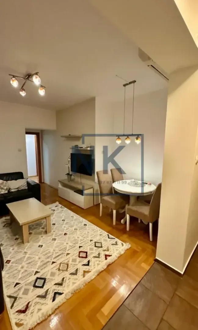 Izdavanje, dvosoban stan, 66m², Centar, Podgorica