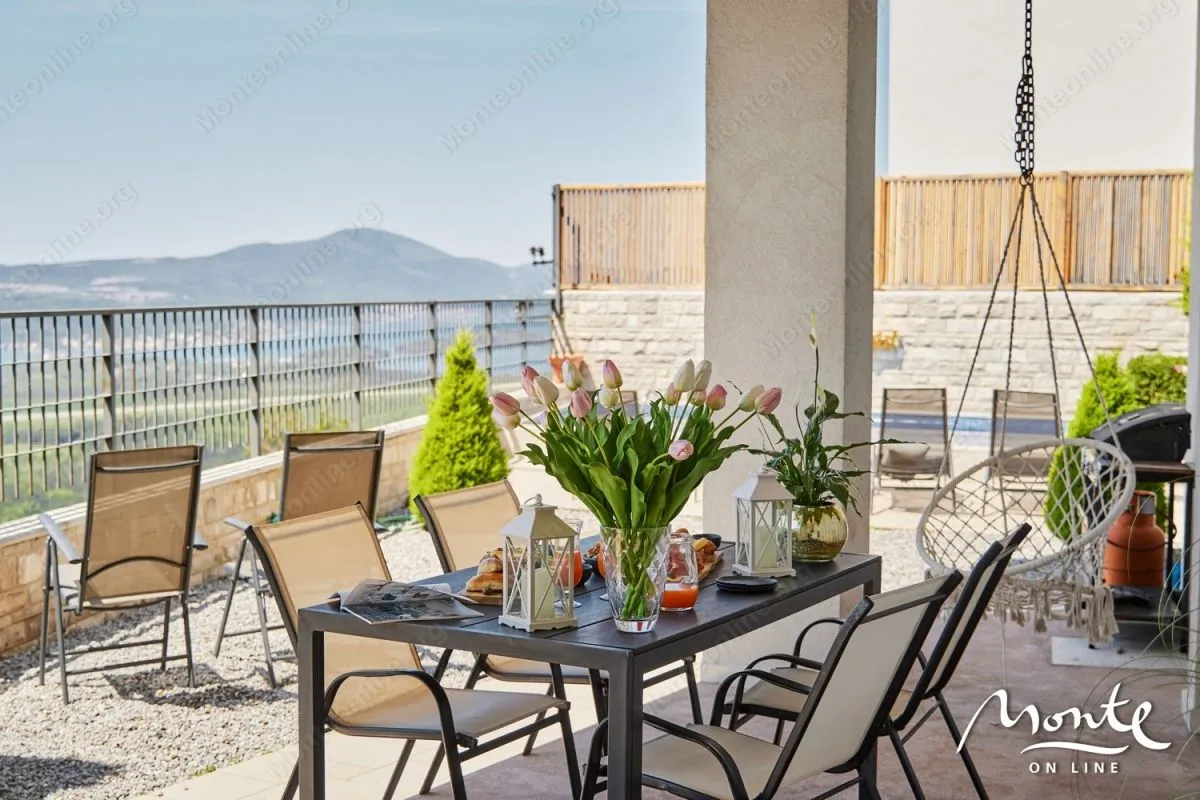 Prodaja, kuća, 220m², Tivat, Crna Gora
