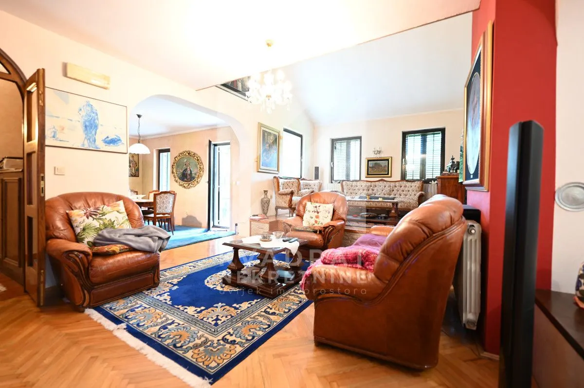 Sale, house, 280m², Masline, Podgorica