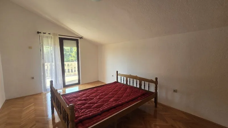 Sale, house, 319m², Zlatica, Podgorica