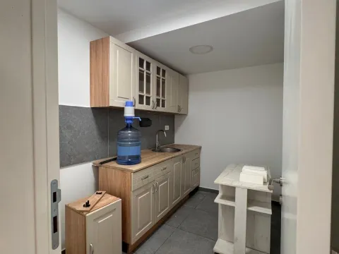 Rent, four bedroom apartment, 200m², Bečići, Budva - image 13