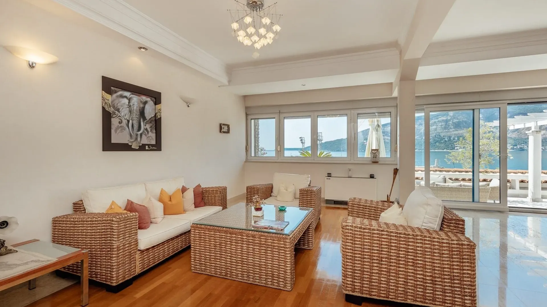 Prodaja, trosoban stan, 244m², Centar, Herceg Novi