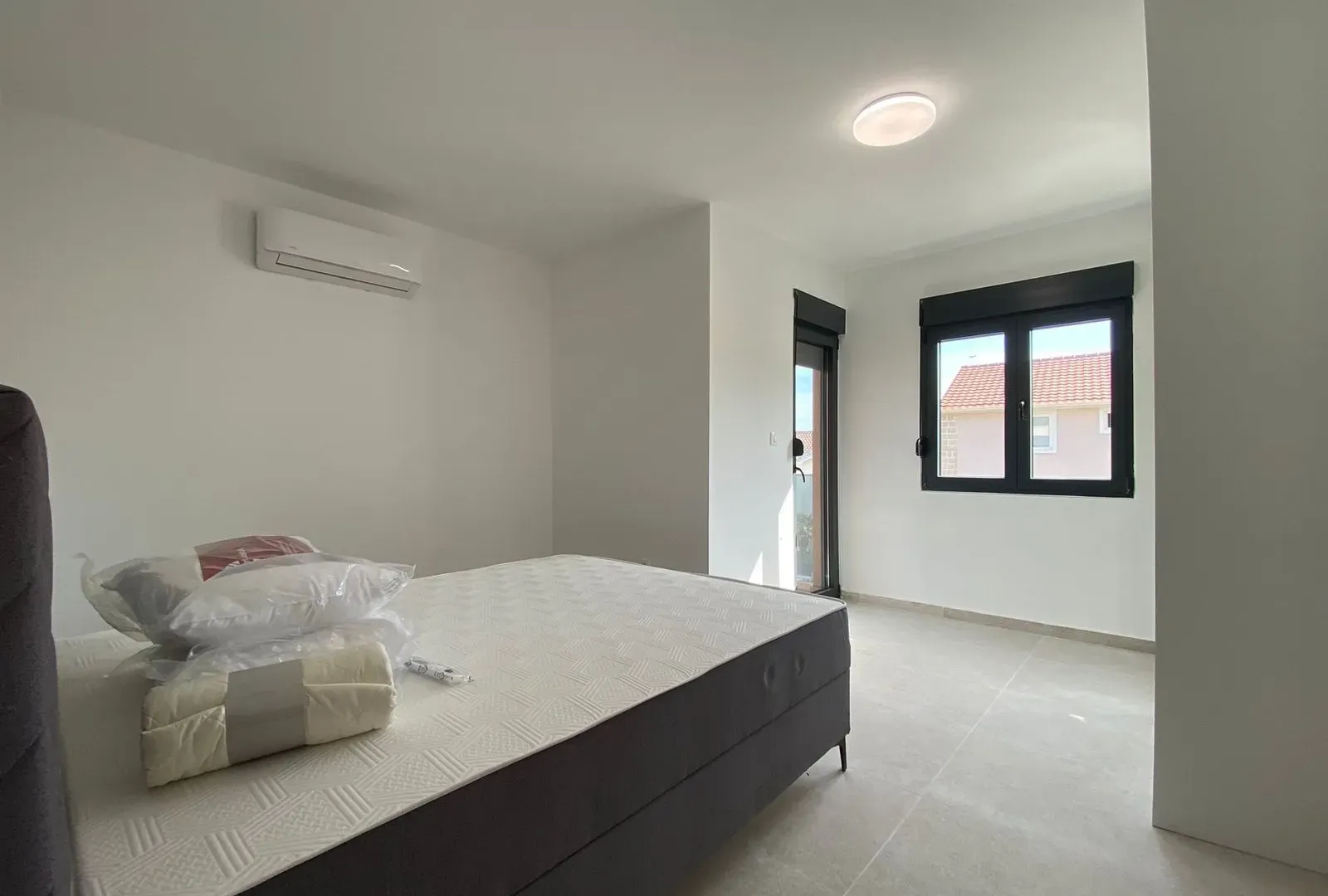 Rent, two bedroom apartment, 80m², Dumidran, Tivat