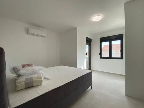 Izdavanje, dvosoban stan, 80m², Dumidran, Tivat - image 13