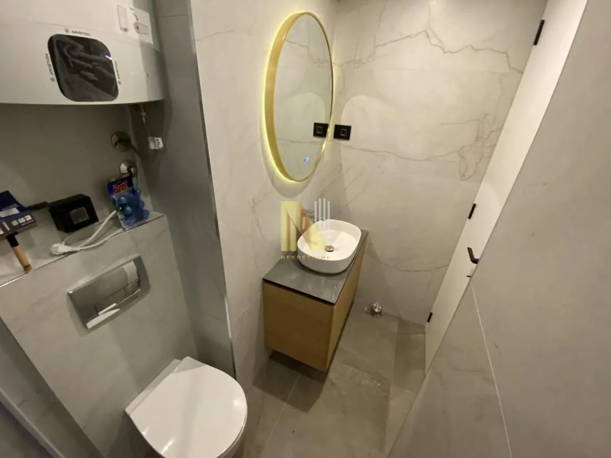 Prodaja, četvorosoban stan, 119m², Centar, Novi Sad