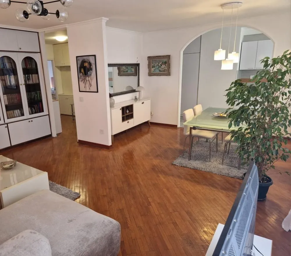 Izdavanje, četvorosoban stan, 100m², Vračar Hram, Vračar Sve Podlokacije