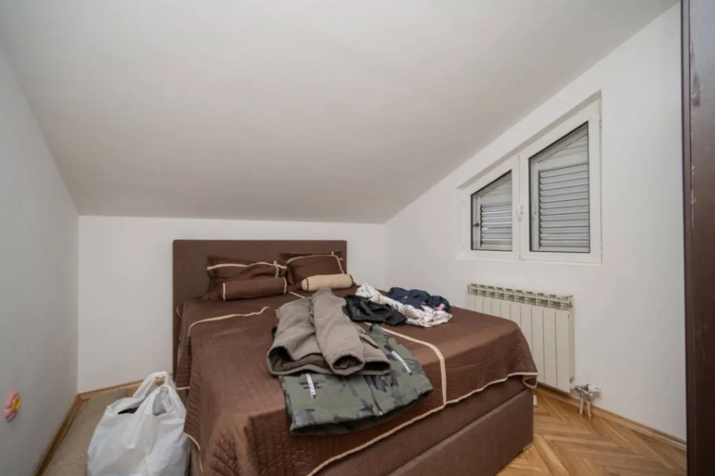 Prodaja, kuća, 400m², Momišići, Podgorica