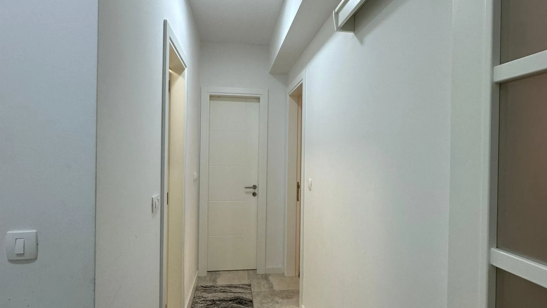 Izdavanje, dvosoban stan, 70m², Kalimanj, Tivat