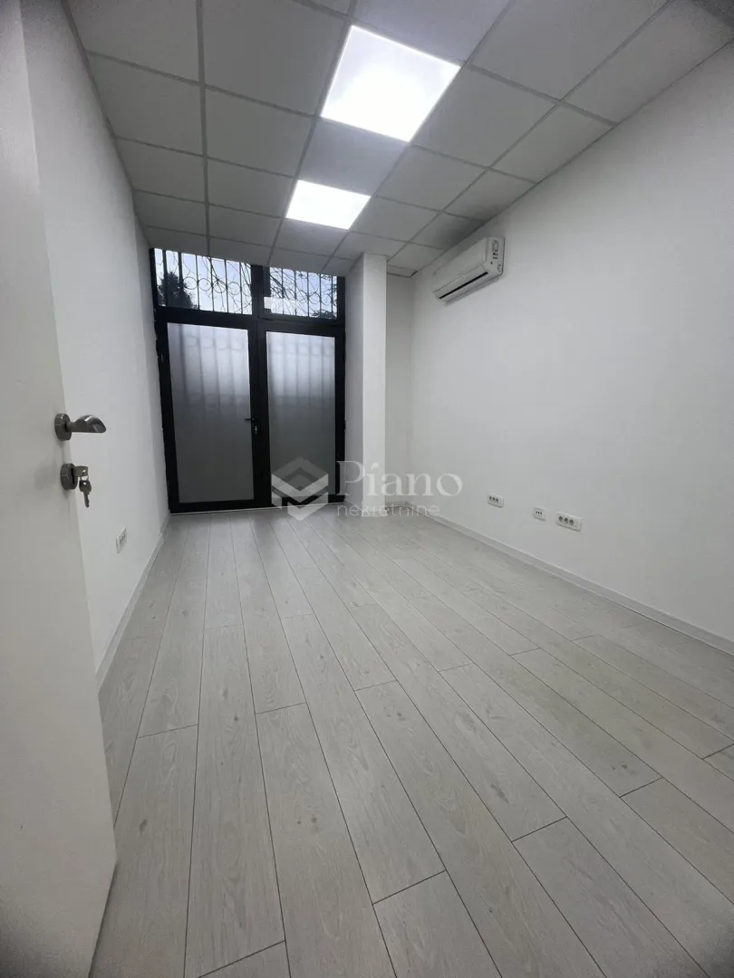Rent, office space, 294m², Blok 5, Podgorica