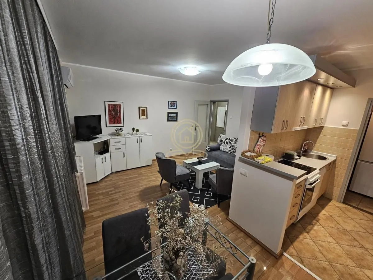 Izdavanje, dvosoban stan, 49m², Palata Pravde, Beograd