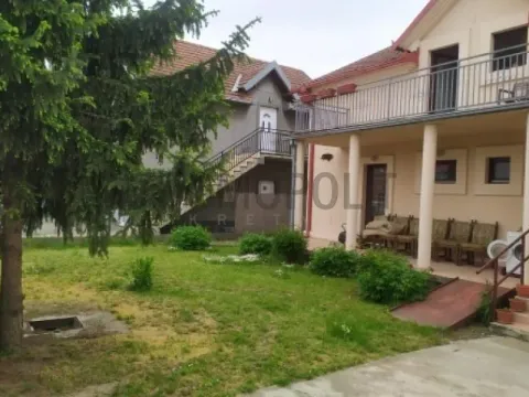Kuća in Zemun Sve Podlokacije